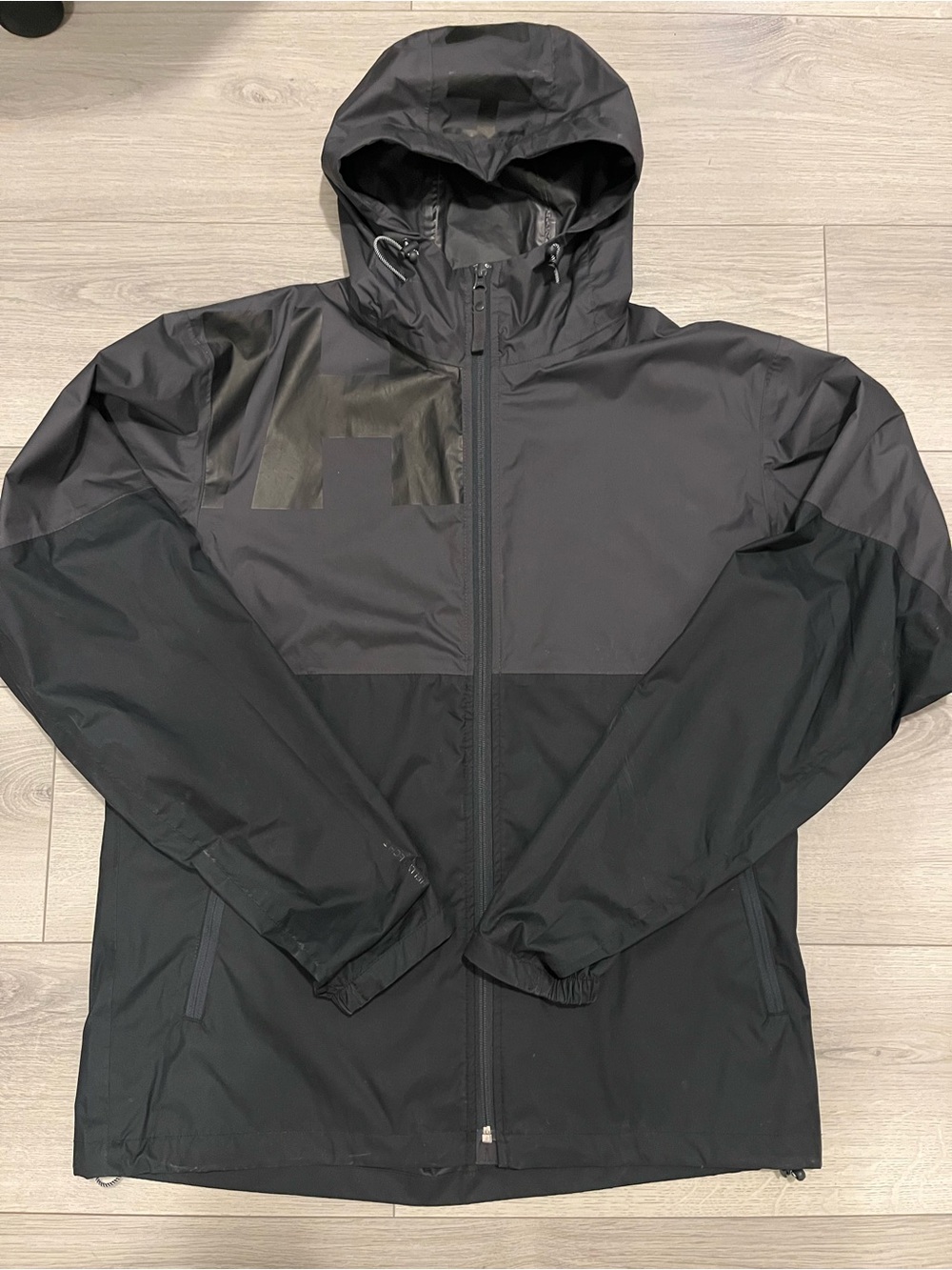 Helly Hansen Men's Pursuit Rain Jacket size Large